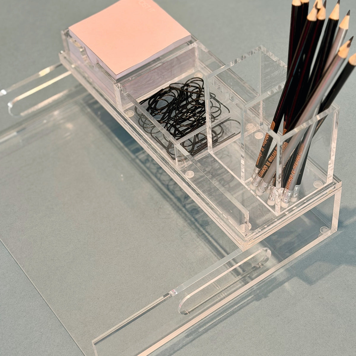 SMART DESK  <br>  עובד חכם, עובד רגוע